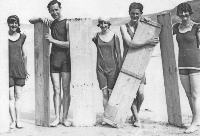 Quelques images vintage de surfeurs début du XXeme siècle Quelques images vintage de surfeurs debut du XXeme siecle 1 Quelques-images-vintage-de-surfeurs-debut-du-XXeme-siecle-1