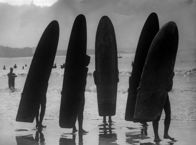 Quelques images vintage de surfeurs début du XXeme siècle Quelques images vintage de surfeurs debut du XXeme siecle 10 Quelques-images-vintage-de-surfeurs-debut-du-XXeme-siecle-10