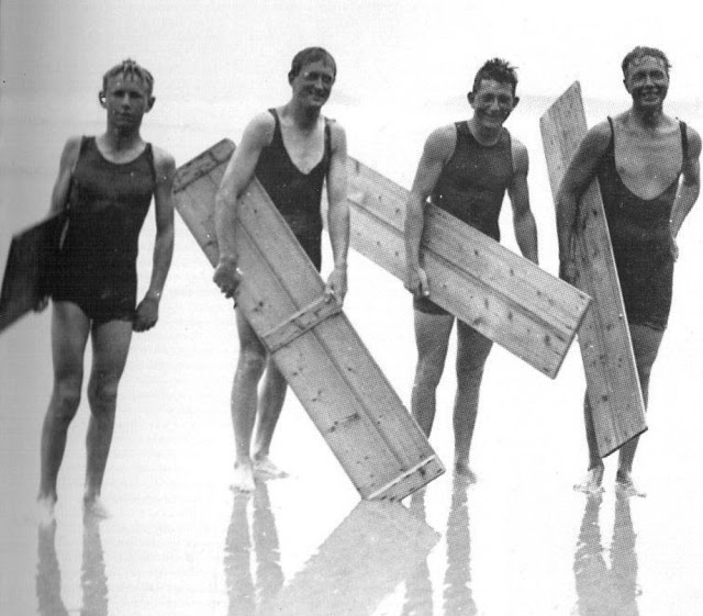 Quelques images vintage de surfeurs début du XXeme siècle Quelques images vintage de surfeurs debut du XXeme siecle 2 Quelques-images-vintage-de-surfeurs-debut-du-XXeme-siecle-2