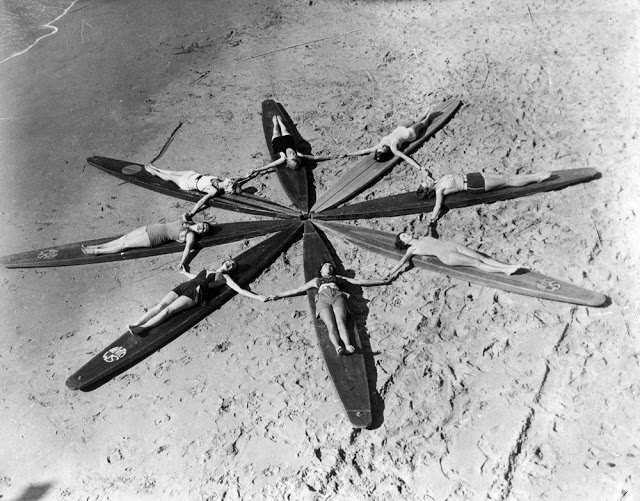 Quelques images vintage de surfeurs début du XXeme siècle Quelques images vintage de surfeurs debut du XXeme siecle 4 Quelques-images-vintage-de-surfeurs-debut-du-XXeme-siecle-4