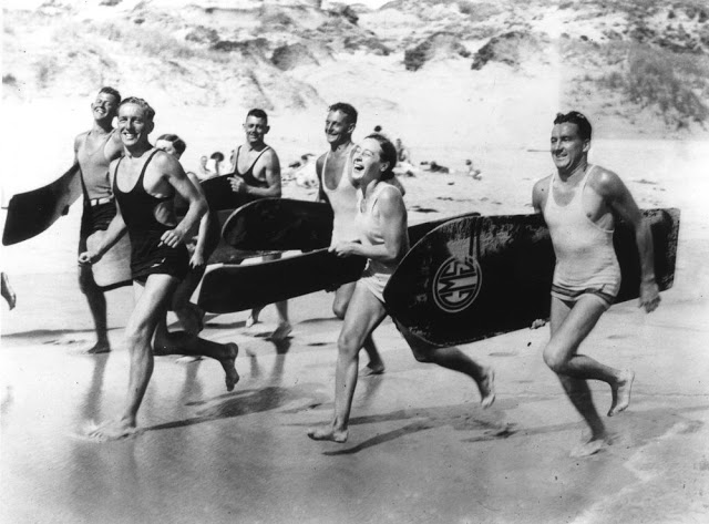 Quelques images vintage de surfeurs début du XXeme siècle Quelques images vintage de surfeurs debut du XXeme siecle 6 Quelques-images-vintage-de-surfeurs-debut-du-XXeme-siecle-6