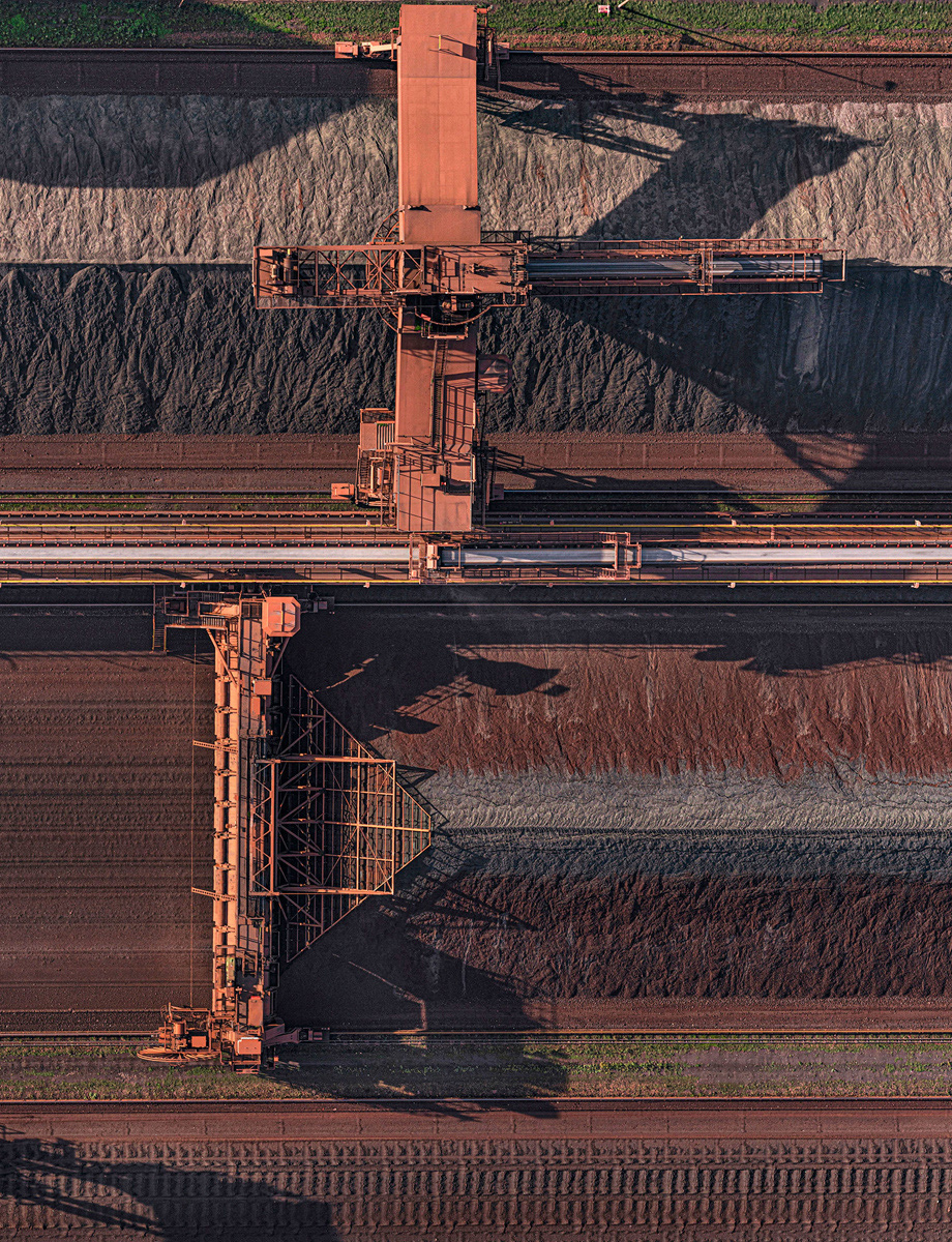 Stahlwerk - une des plus grandes aciéries d'europe vue du ciel par Bernhard Lang Stahlwerk une des plus grandes acieries d europe vue du ciel par Bernhard Lang 2 Stahlwerk-une-des-plus-grandes-acieries-d-europe-vue-du-ciel-par-Bernhard-Lang-2