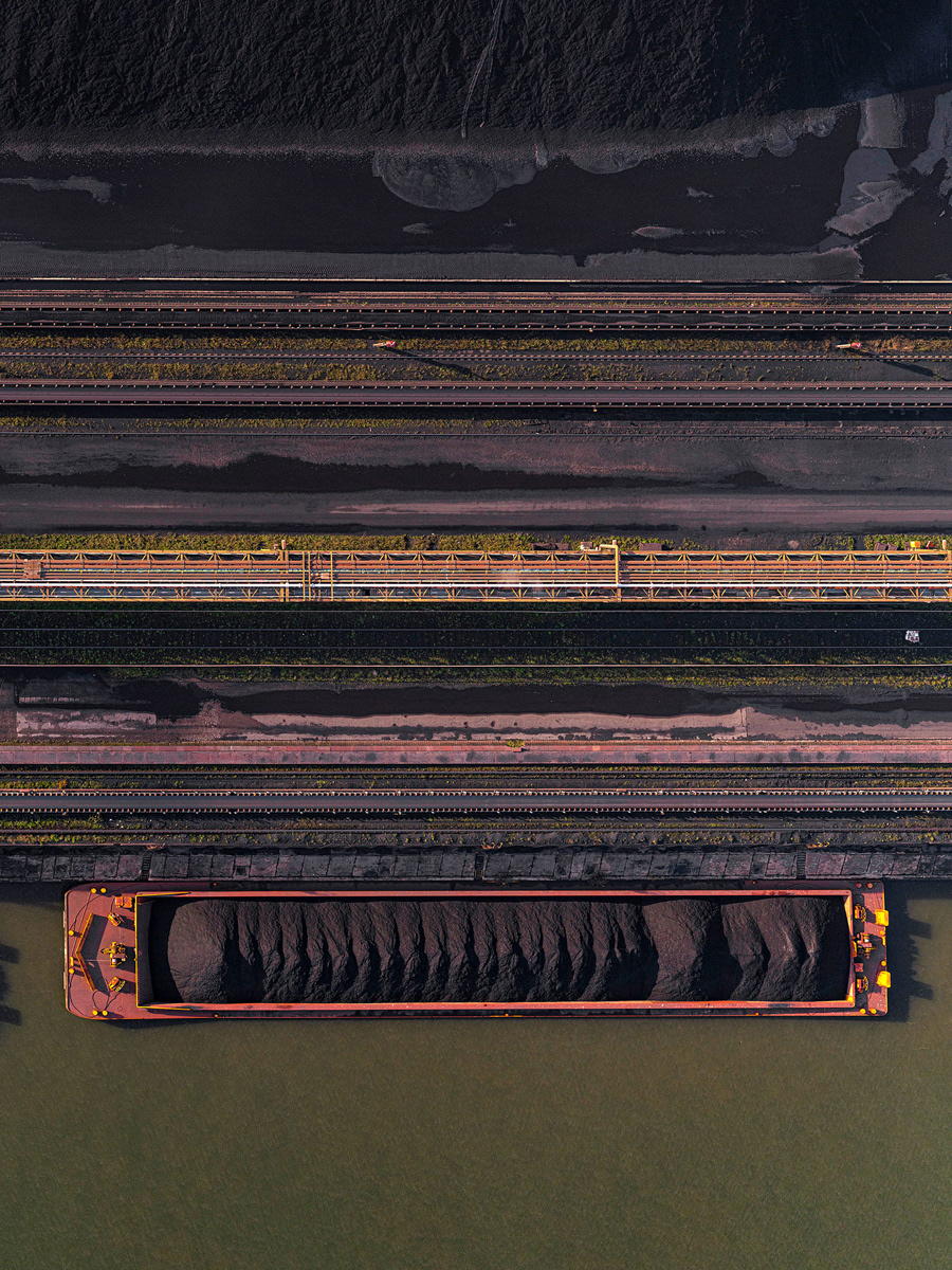 Stahlwerk - une des plus grandes aciéries d'europe vue du ciel par Bernhard Lang Stahlwerk une des plus grandes acieries d europe vue du ciel par Bernhard Lang 3 Stahlwerk-une-des-plus-grandes-acieries-d-europe-vue-du-ciel-par-Bernhard-Lang-3