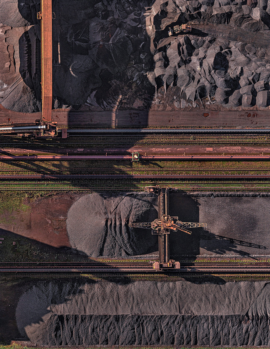 Stahlwerk - une des plus grandes aciéries d'europe vue du ciel par Bernhard Lang Stahlwerk une des plus grandes acieries d europe vue du ciel par Bernhard Lang 5 Stahlwerk-une-des-plus-grandes-acieries-d-europe-vue-du-ciel-par-Bernhard-Lang-5