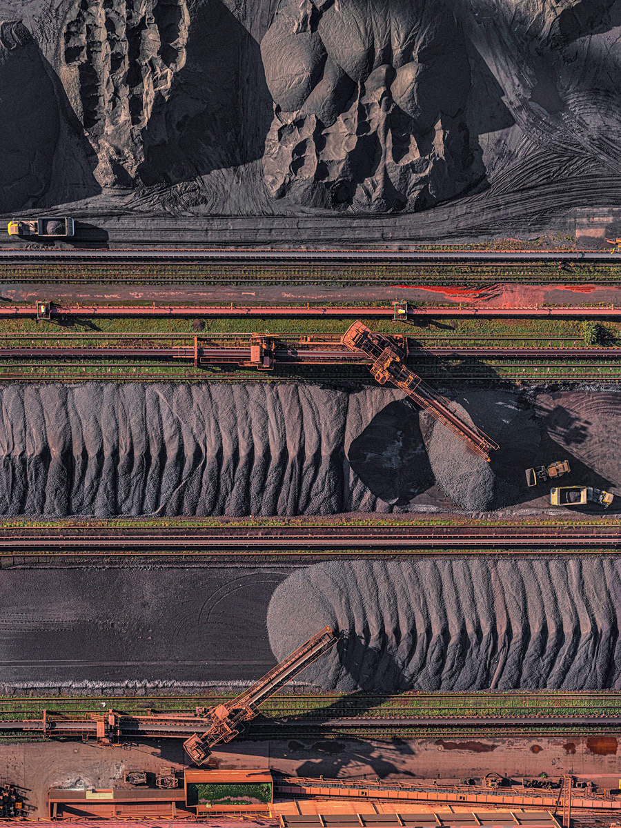 Stahlwerk - une des plus grandes aciéries d'europe vue du ciel par Bernhard Lang Stahlwerk une des plus grandes acieries d europe vue du ciel par Bernhard Lang 6 Stahlwerk-une-des-plus-grandes-acieries-d-europe-vue-du-ciel-par-Bernhard-Lang-6