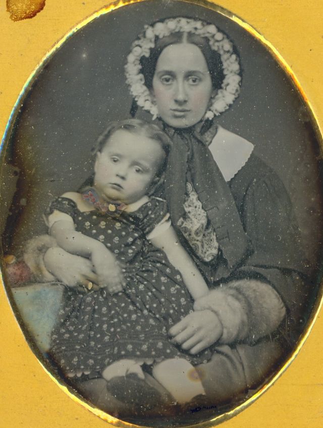 Des portraits de mamans posant avec leurs enfants au XIXeme siècle des mamans posant avec leurs enfants au XIXeme siecle 11 des-mamans-posant-avec-leurs-enfants-au-XIXeme-siecle-11