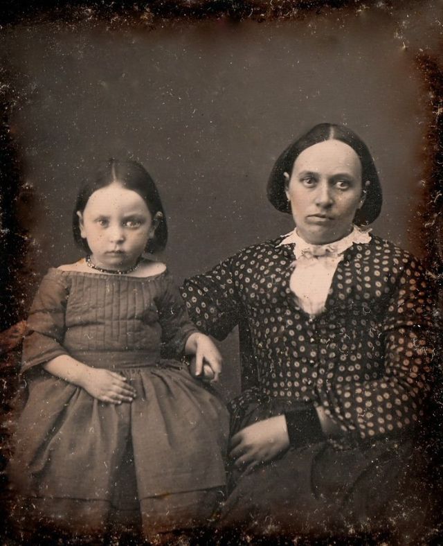 Des portraits de mamans posant avec leurs enfants au XIXeme siècle des mamans posant avec leurs enfants au XIXeme siecle 21 des-mamans-posant-avec-leurs-enfants-au-XIXeme-siecle-21