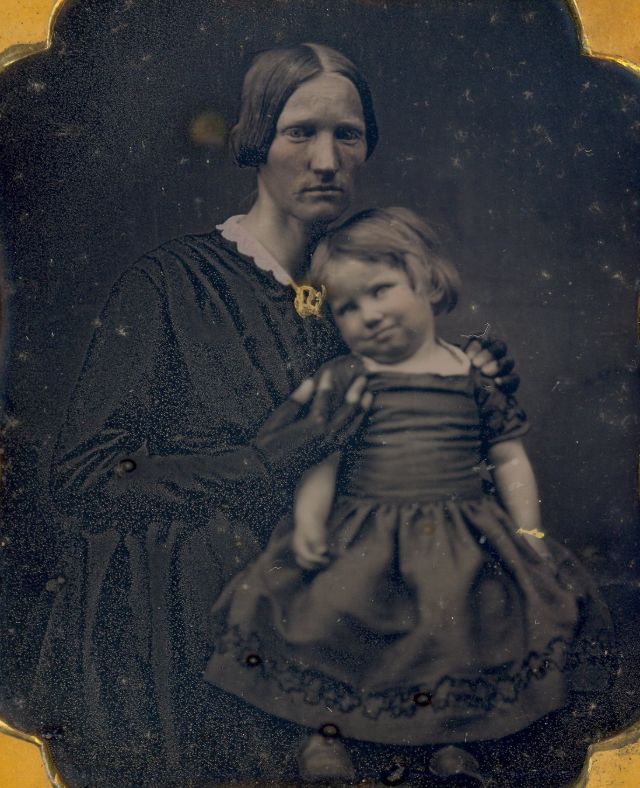 Des portraits de mamans posant avec leurs enfants au XIXeme siècle des mamans posant avec leurs enfants au XIXeme siecle 27 des-mamans-posant-avec-leurs-enfants-au-XIXeme-siecle-27