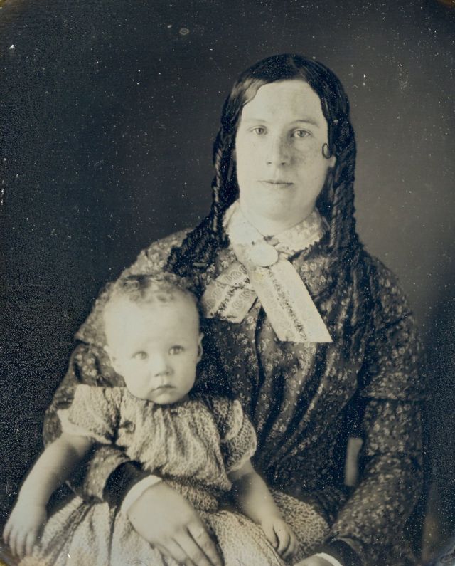 Des portraits de mamans posant avec leurs enfants au XIXeme siècle des mamans posant avec leurs enfants au XIXeme siecle 28 des-mamans-posant-avec-leurs-enfants-au-XIXeme-siecle-28