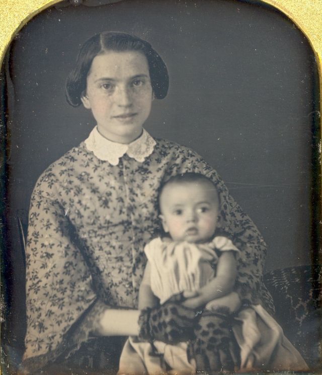 Des portraits de mamans posant avec leurs enfants au XIXeme siècle des mamans posant avec leurs enfants au XIXeme siecle 29 des-mamans-posant-avec-leurs-enfants-au-XIXeme-siecle-29