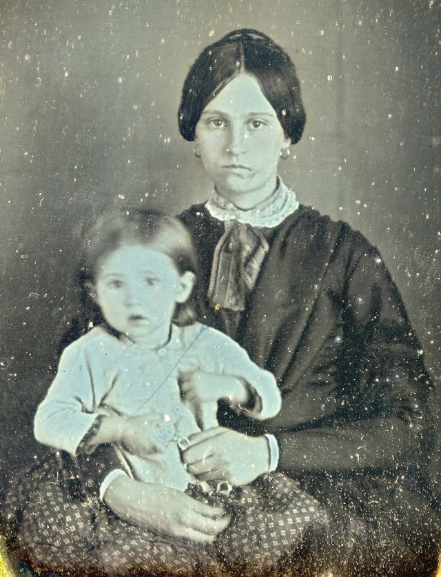 Des portraits de mamans posant avec leurs enfants au XIXeme siècle des mamans posant avec leurs enfants au XIXeme siecle 3 des-mamans-posant-avec-leurs-enfants-au-XIXeme-siecle-3