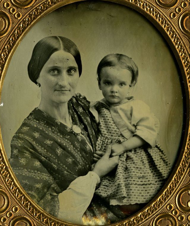 Des portraits de mamans posant avec leurs enfants au XIXeme siècle des mamans posant avec leurs enfants au XIXeme siecle 33 des-mamans-posant-avec-leurs-enfants-au-XIXeme-siecle-33