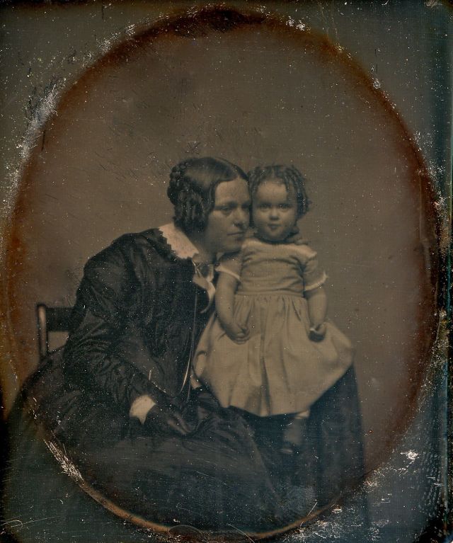 Des portraits de mamans posant avec leurs enfants au XIXeme siècle des mamans posant avec leurs enfants au XIXeme siecle 34 des-mamans-posant-avec-leurs-enfants-au-XIXeme-siecle-34