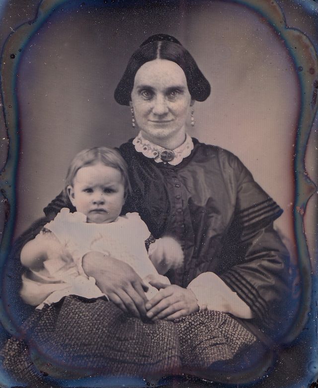 Des portraits de mamans posant avec leurs enfants au XIXeme siècle des mamans posant avec leurs enfants au XIXeme siecle 36 des-mamans-posant-avec-leurs-enfants-au-XIXeme-siecle-36