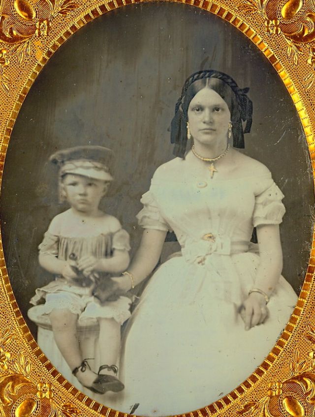 Des portraits de mamans posant avec leurs enfants au XIXeme siècle des mamans posant avec leurs enfants au XIXeme siecle 4 des-mamans-posant-avec-leurs-enfants-au-XIXeme-siecle-4