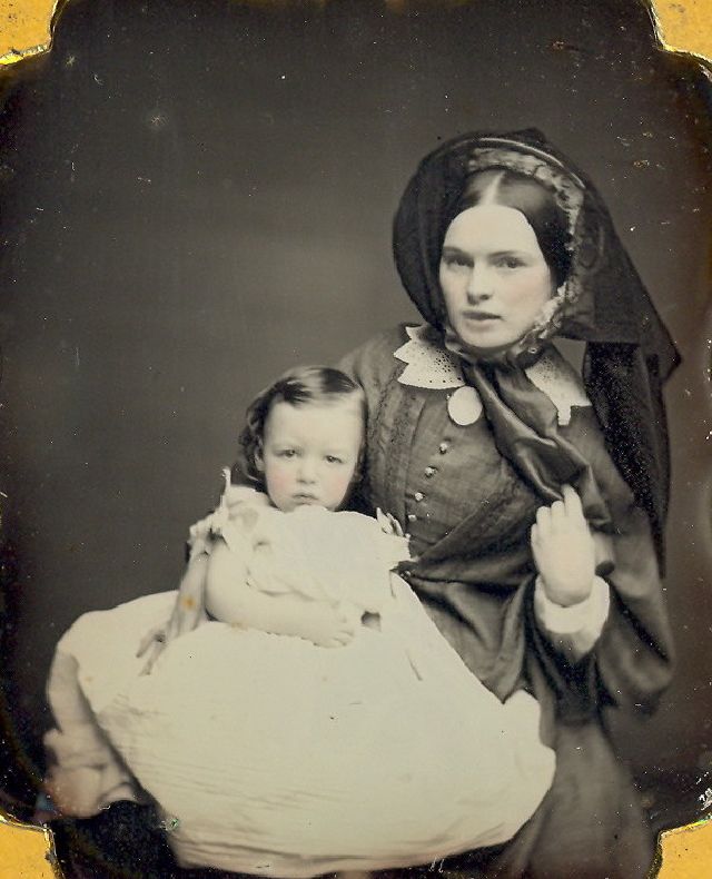 Des portraits de mamans posant avec leurs enfants au XIXeme siècle des mamans posant avec leurs enfants au XIXeme siecle 6 des-mamans-posant-avec-leurs-enfants-au-XIXeme-siecle-6