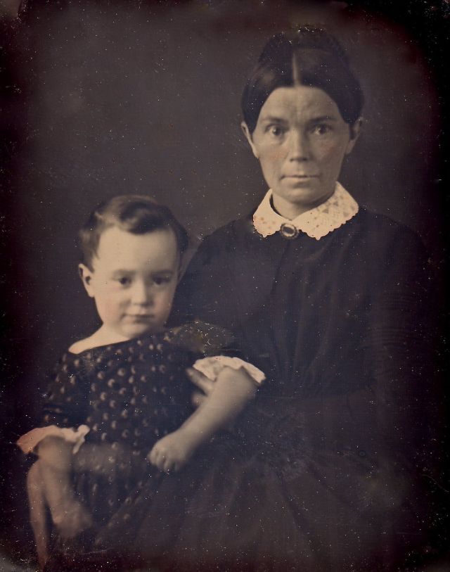 Des portraits de mamans posant avec leurs enfants au XIXeme siècle des mamans posant avec leurs enfants au XIXeme siecle 9 des-mamans-posant-avec-leurs-enfants-au-XIXeme-siecle-9