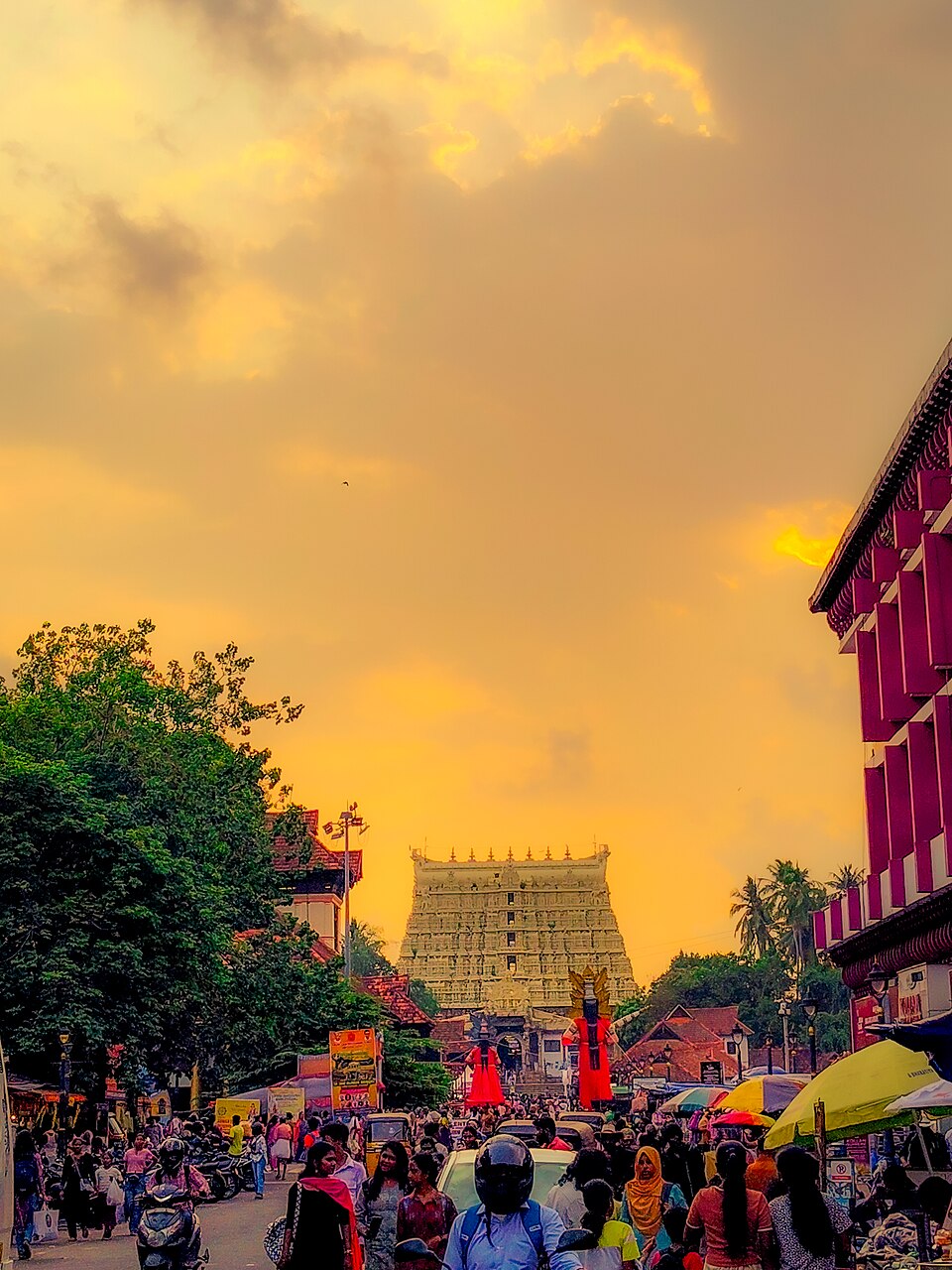 Temple hindou Sree Padmanabhaswamy et son gopuram au Kerala en Inde Temple hindou Sree Padmanabhaswamy et son gopuram au Kerala en Inde