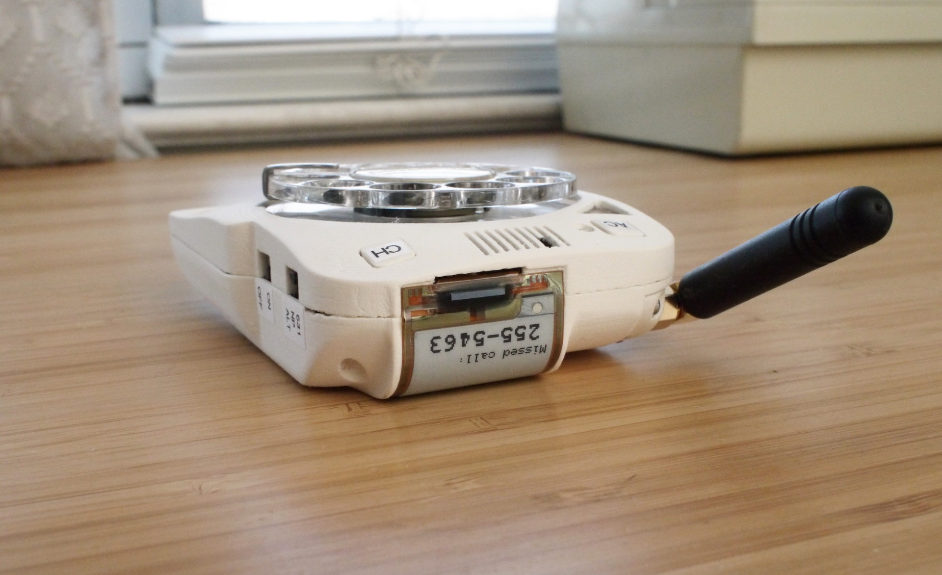 un smartphone à cadran fonctionnel par Justine Haupt un smartphone a cadran fonctionnel par Justine Haupt 5 un-smartphone-a-cadran-fonctionnel-par-Justine-Haupt-5