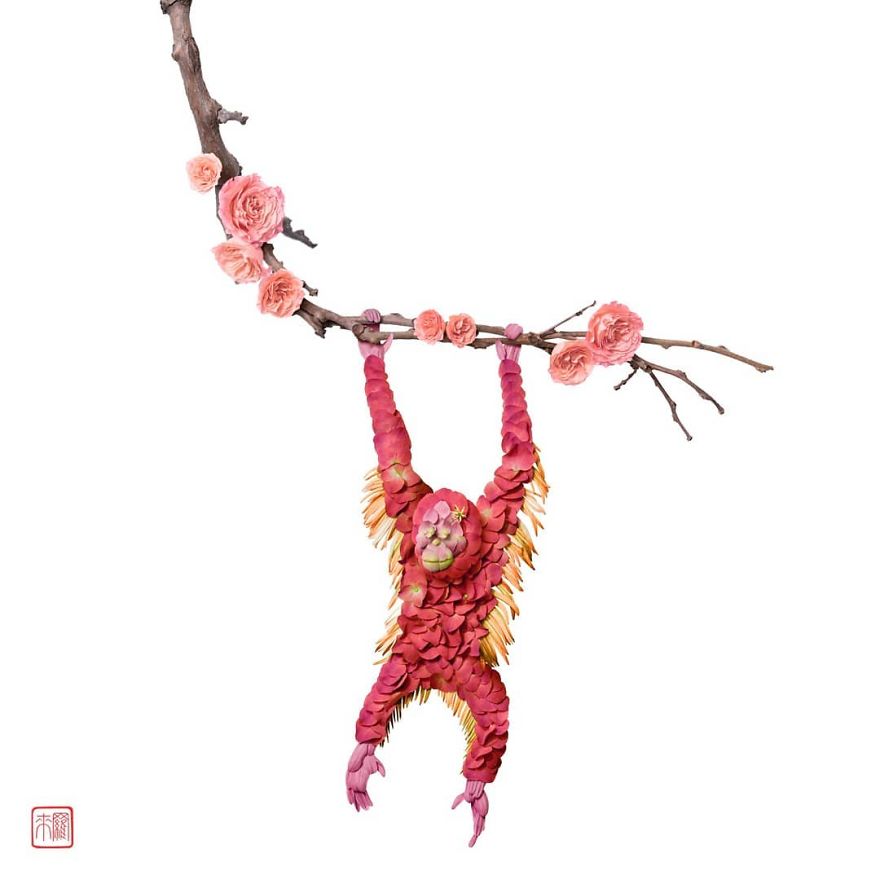 De nouveaux animaux en composition de fleurs par Raku Inoue De nouveaux animaux en composition de fleurs par Raku Inoue ikebana 5 singe De-nouveaux-animaux-en-composition-de-fleurs-par-Raku-Inoue-ikebana-5-singe