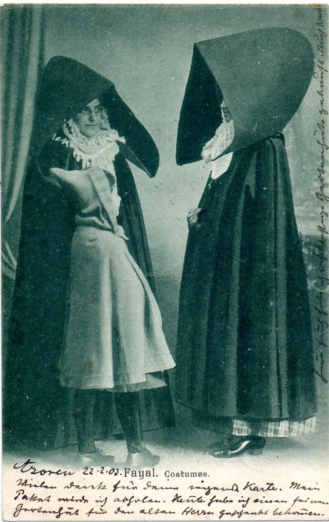 Le capote e capelo , une cape avec capuchon tenue traditionnelle féminine des Açores Le capote e capelo une cape avec capuchon tenue traditionnelle feminine des Acores 17 Le-capote-e-capelo-une-cape-avec-capuchon-tenue-traditionnelle-feminine-des-Acores-17