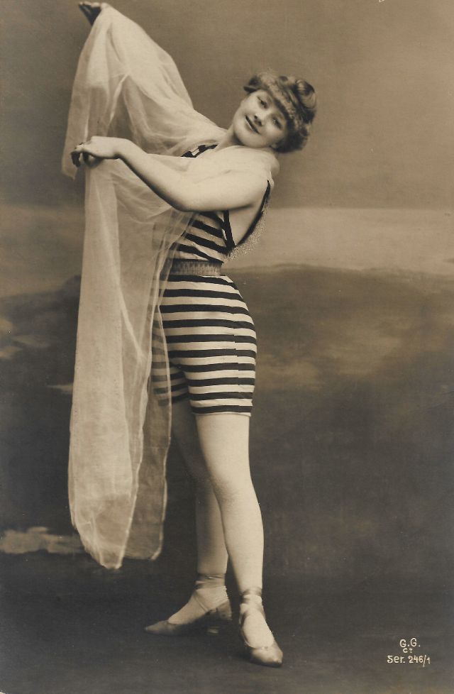 Les maillots de bains pour femmes au début du XXeme siècle Les maillots de bains pour femmes au debut du XXeme siecle 29 Les-maillots-de-bains-pour-femmes-au-debut-du-XXeme-siecle-29