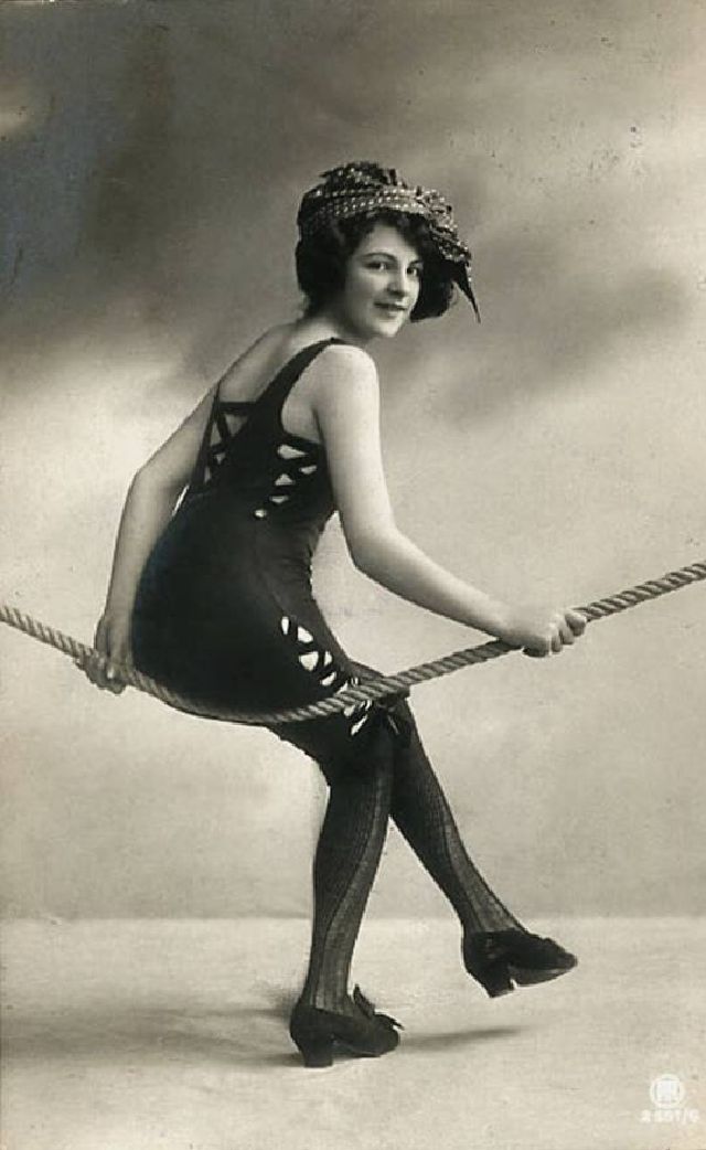 Les maillots de bains pour femmes au début du XXeme siècle Les maillots de bains pour femmes au debut du XXeme siecle 5 Les-maillots-de-bains-pour-femmes-au-debut-du-XXeme-siecle-5