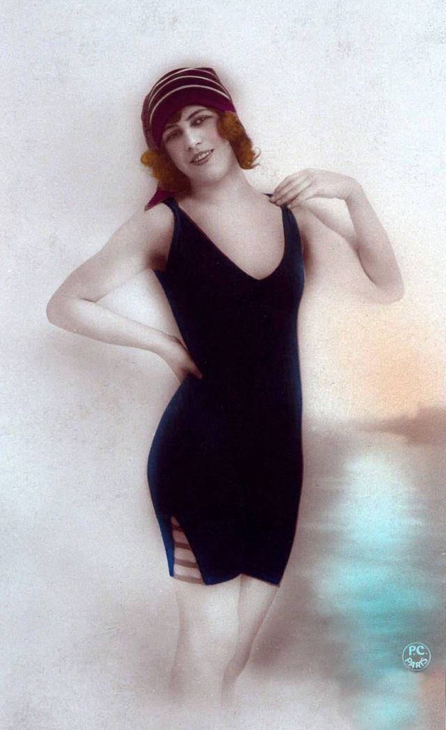 Les maillots de bains pour femmes au début du XXeme siècle Les maillots de bains pour femmes au debut du XXeme siecle 9 Les-maillots-de-bains-pour-femmes-au-debut-du-XXeme-siecle-9