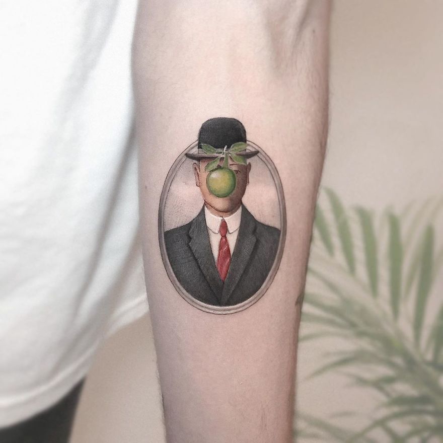 Les petits tatouages pop-culture de Kozo Tattoo Les petits tatouages pop culture de Kozo Tattoo 25 magritte Les-petits-tatouages-pop-culture-de-Kozo-Tattoo-25-magritte