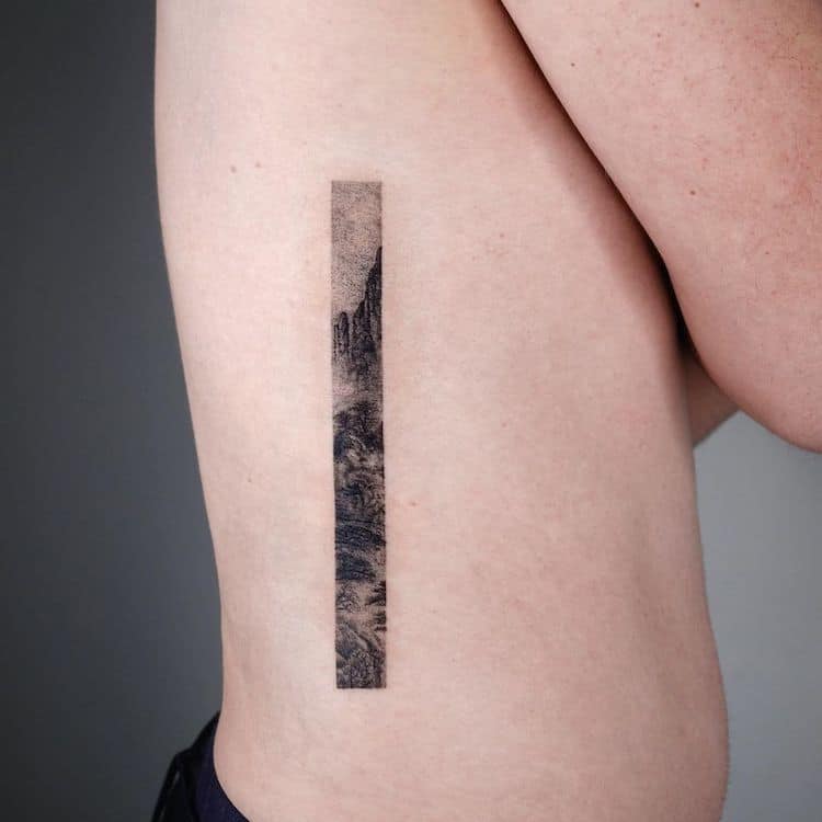 Les tatouages rectangulaires de EQ semblent etre vus par l'entrebaillement d'une porte Les tatouages rectangulaires de EQ semblent etre vus par l entrebaillement d une porte 18 Les-tatouages-rectangulaires-de-EQ-semblent-etre-vus-par-l-entrebaillement-d-une-porte-18