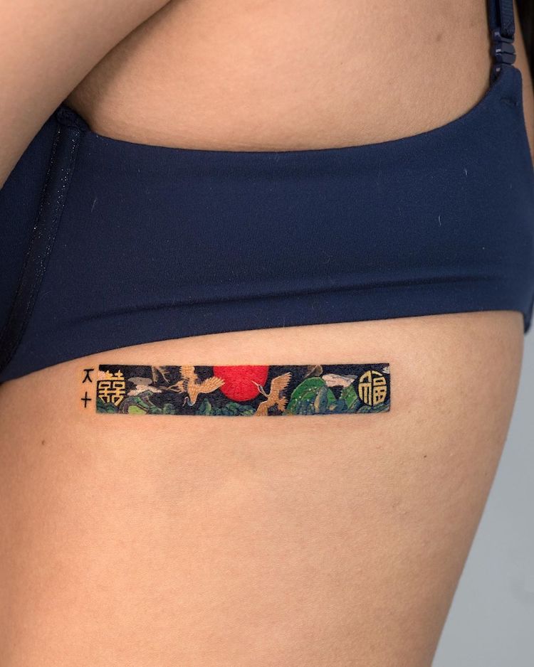 Les tatouages rectangulaires de EQ semblent etre vus par l'entrebaillement d'une porte Les tatouages rectangulaires de EQ semblent etre vus par l entrebaillement d une porte 7 Les-tatouages-rectangulaires-de-EQ-semblent-etre-vus-par-l-entrebaillement-d-une-porte-7