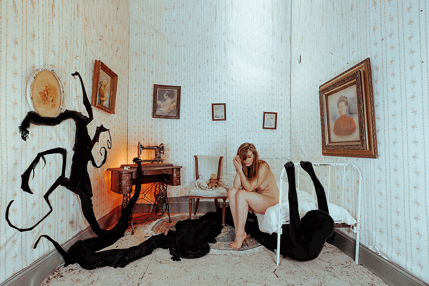 Shadows - quand des monstres envahissent de petites pièces par Karen Jerzyk Shadows quand des monstres envahissent de petites pieces par Karen Jerzyk 4 Shadows-quand-des-monstres-envahissent-de-petites-pieces-par-Karen-Jerzyk-4