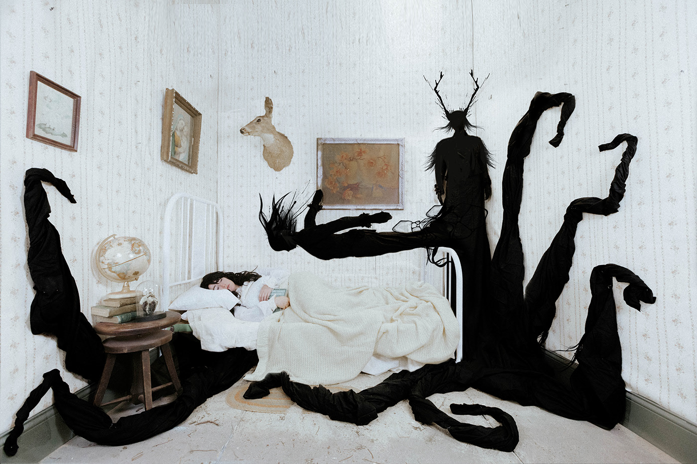 Shadows - quand des monstres envahissent de petites pièces par Karen Jerzyk Shadows quand des monstres envahissent de petites pieces par Karen Jerzyk 5 Shadows-quand-des-monstres-envahissent-de-petites-pieces-par-Karen-Jerzyk-5