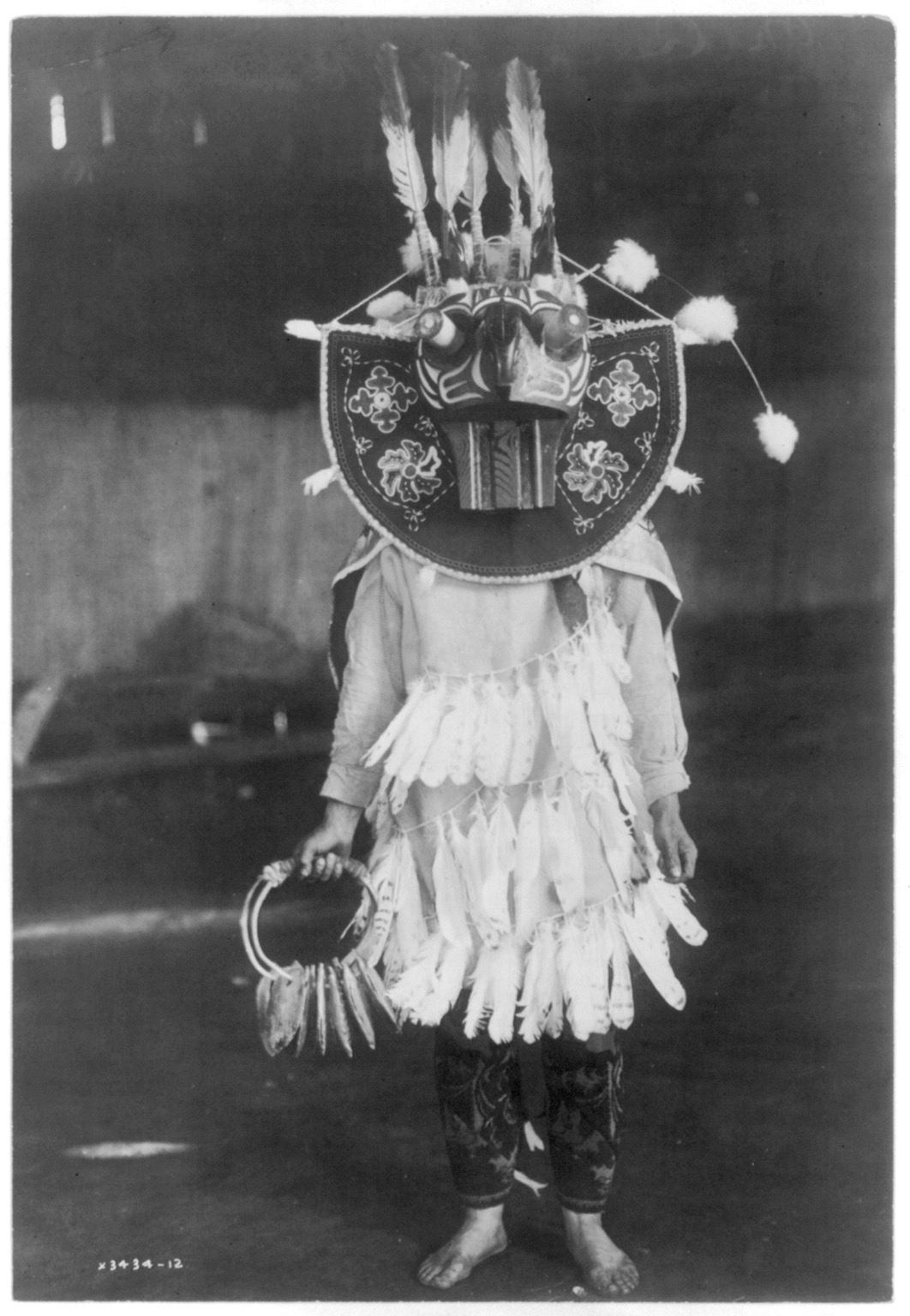 Des masques amérindiens du début du 20ème siècle par Edward S. Curtis des masques amerindiens du debut du 20eme siecle par Edward S Curtis 12 des-masques-amerindiens-du-debut-du-20eme-siecle-par-Edward-S-Curtis-12