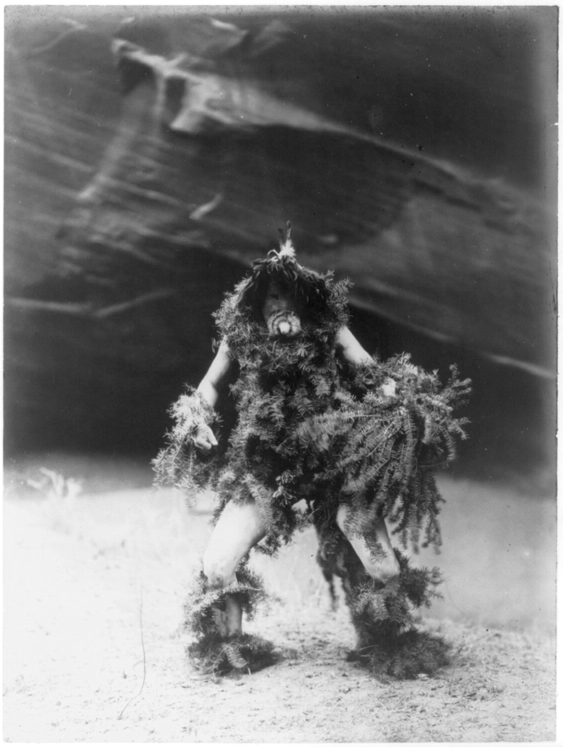 Des masques amérindiens du début du 20ème siècle par Edward S. Curtis des masques amerindiens du debut du 20eme siecle par Edward S Curtis 18 des-masques-amerindiens-du-debut-du-20eme-siecle-par-Edward-S-Curtis-18