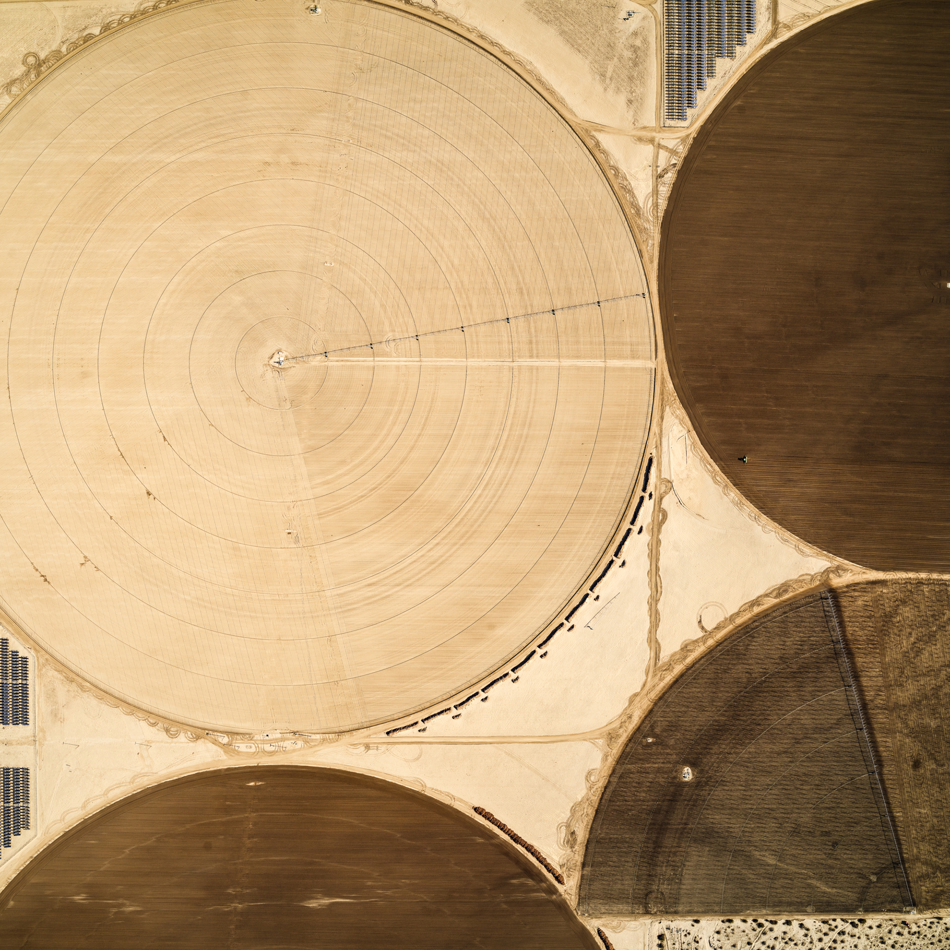 Farmland - paysages agricoles vus du ciel par Mitchell Rouse Farmland paysages agricoles vus du ciel par Mitchell Rouse 5 Farmland-paysages-agricoles-vus-du-ciel-par-Mitchell-Rouse-5