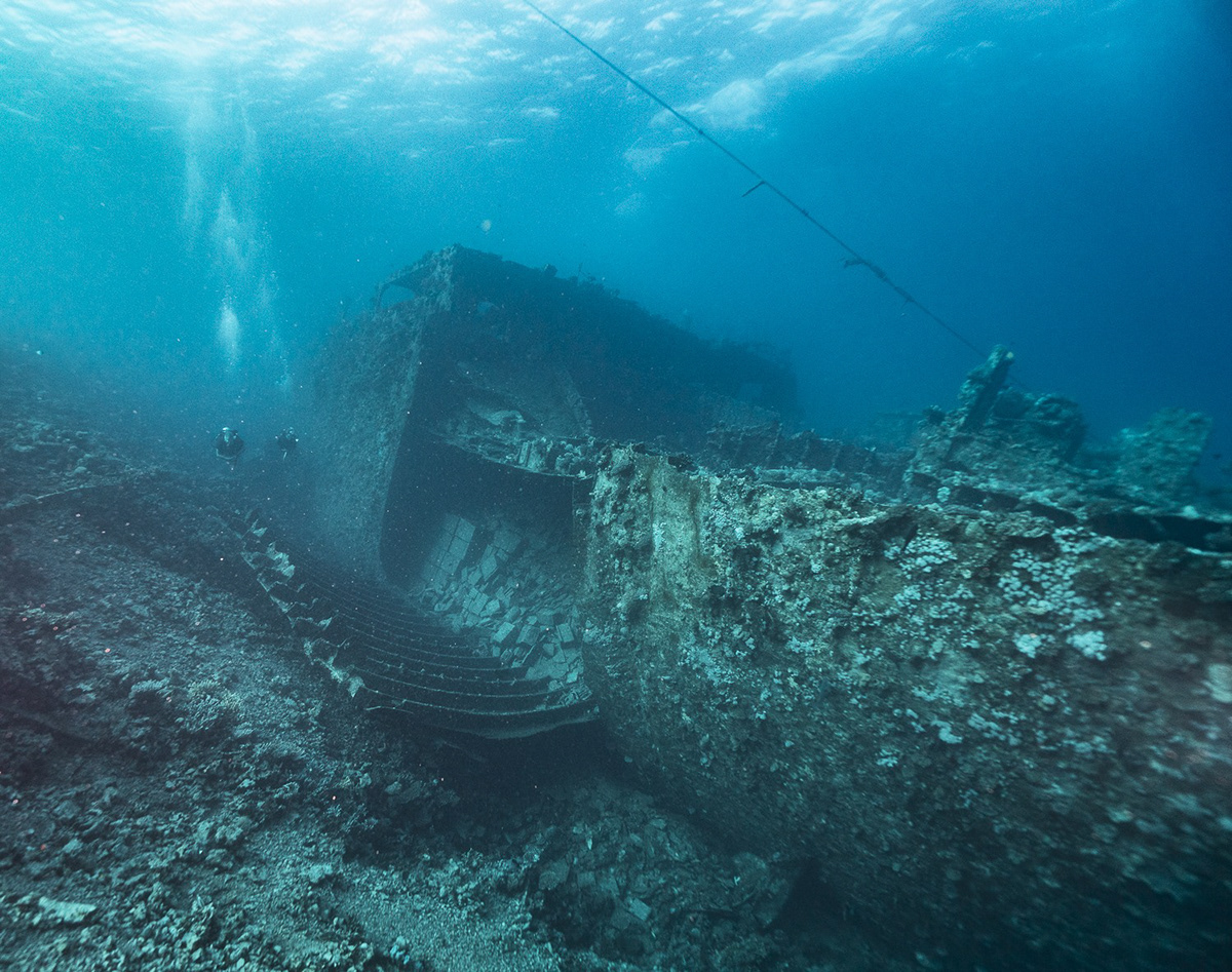 Wrecks - plongées dans des épaves de la mer rouge par Tiina Törmänen Wrecks plongees dans des epaves de la mer rouge par Tiina Tormanen 8 Wrecks-plongees-dans-des-epaves-de-la-mer-rouge-par-Tiina-Tormanen-8