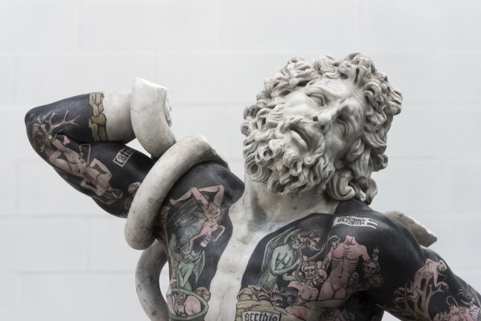 Laocoon - une nouvelle sculpture de marbre tatouée par Fabio Viale laocoon nouvelle sculpture de marbre tatouee de fabio viale 3 laocoon-nouvelle-sculpture-de-marbre-tatouee-de-fabio-viale-3