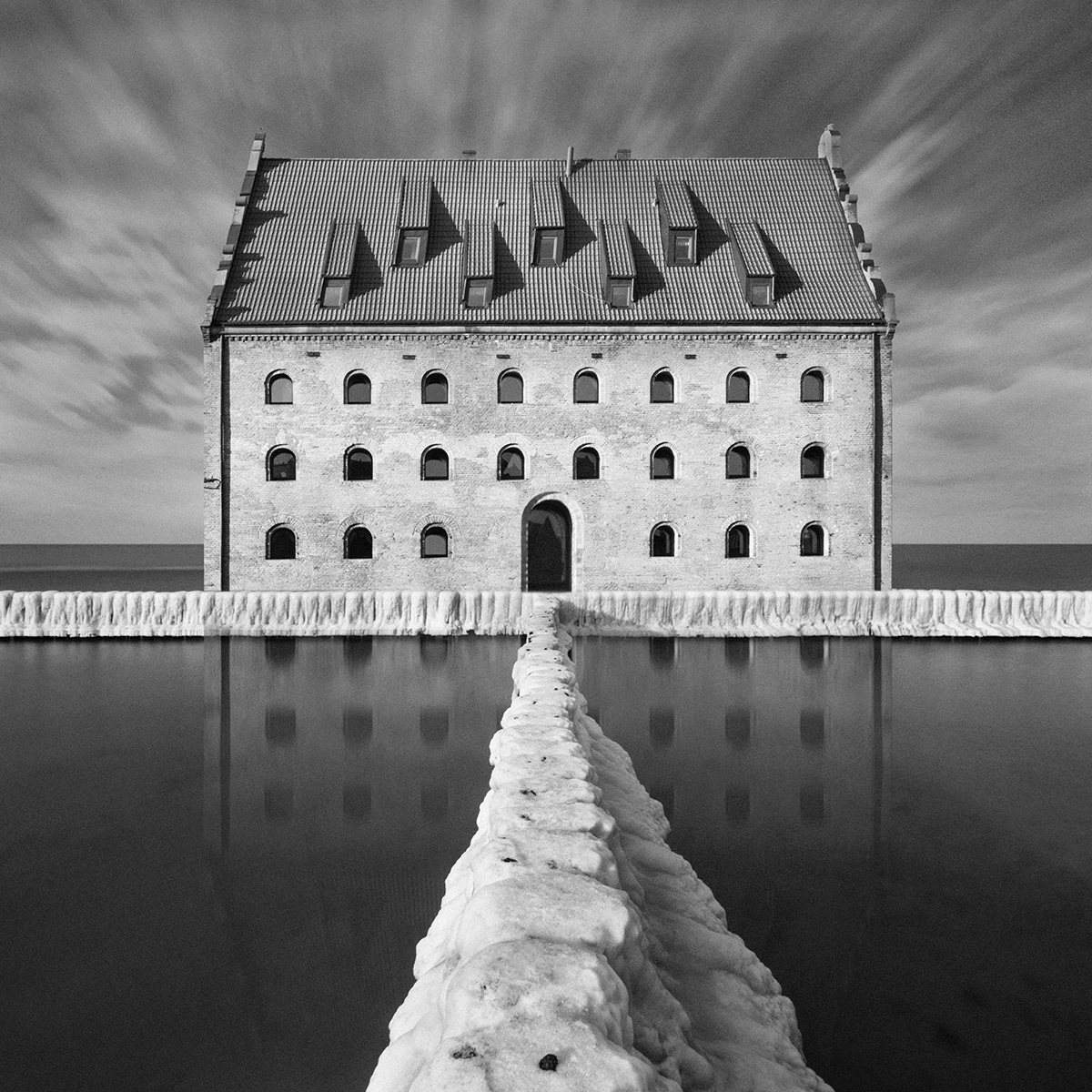Another - des paysages monochromes surréalistes par Dariusz Klimczak another des paysages monochromes surrealistes par Dariusz Klimczak 10 another-des-paysages-monochromes-surrealistes-par-Dariusz-Klimczak-10