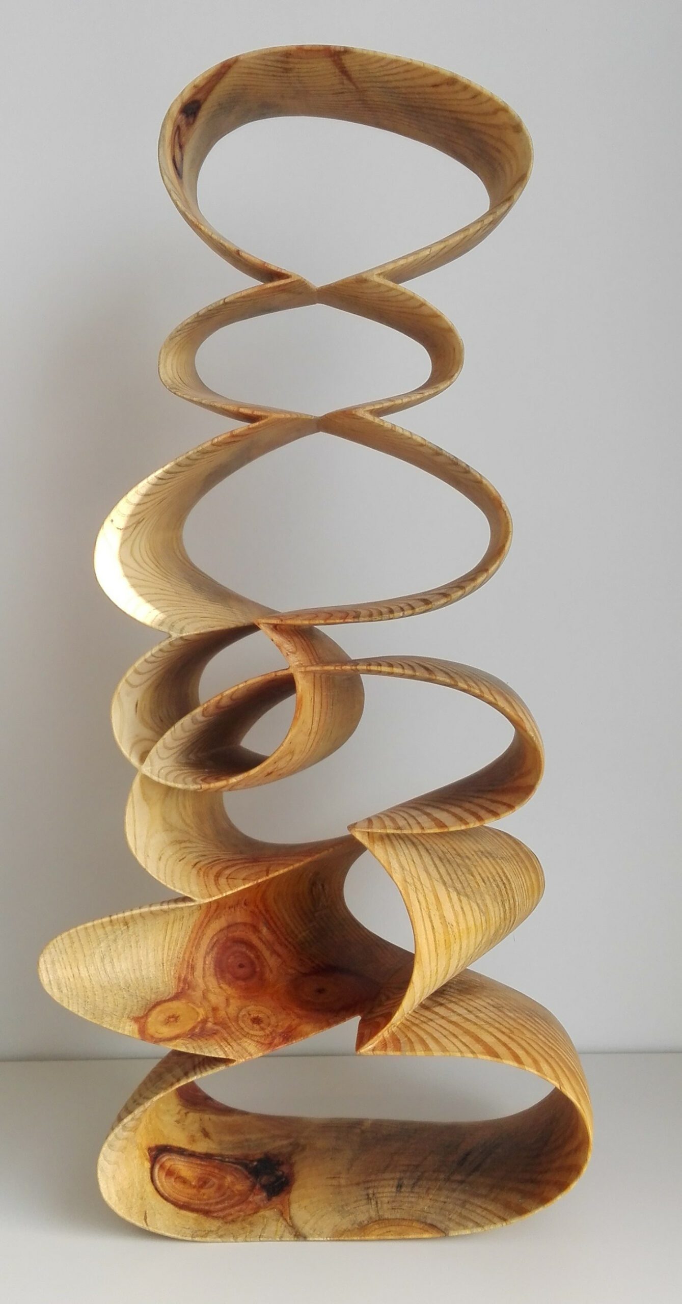 de nouvelles sculptures de bois torsadées de Xavier Puente Vilardell de nouvelles sculptures de bois torsadees de Xavier Puente Vilardell 4 scaled de-nouvelles-sculptures-de-bois-torsadees-de-Xavier-Puente-Vilardell-4