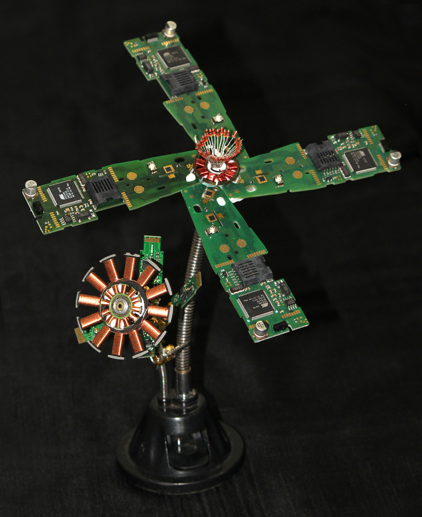 de nouvelles sculptures en recyclage d'électronique de Vishwanath Mallabadi Davangere de nouvelles sculptures en recyclage d electronique de Vishwanath Mallabadi Davangere 7 de-nouvelles-sculptures-en-recyclage-d-electronique-de-Vishwanath-Mallabadi-Davangere-7