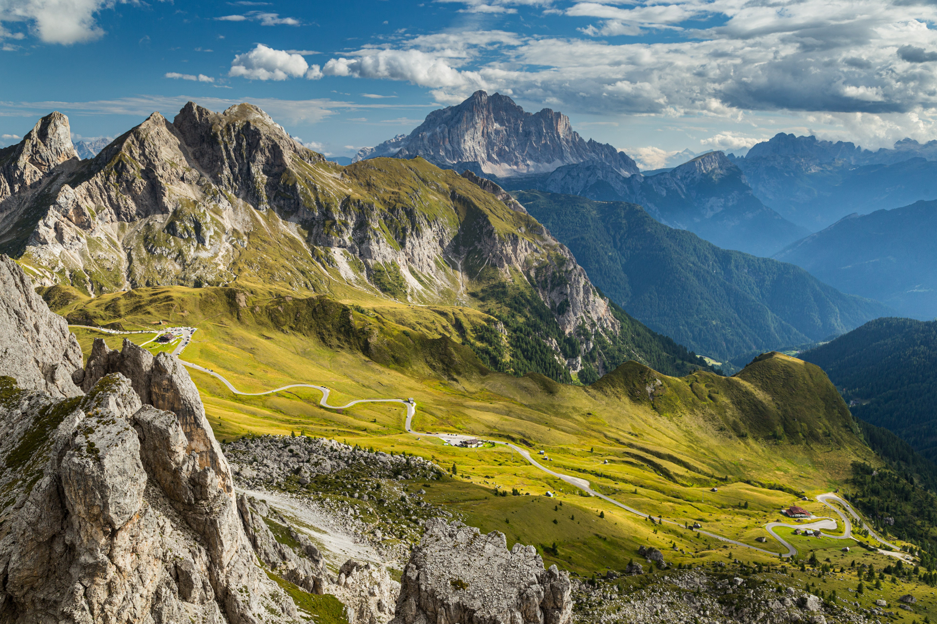 Alpines roads - des routes de montagne par Mikolaj Gospodarek Alpines roads des routes de montagne par Mikolaj Gospodarek 3 Alpines-roads-des-routes-de-montagne-par-Mikolaj-Gospodarek-3