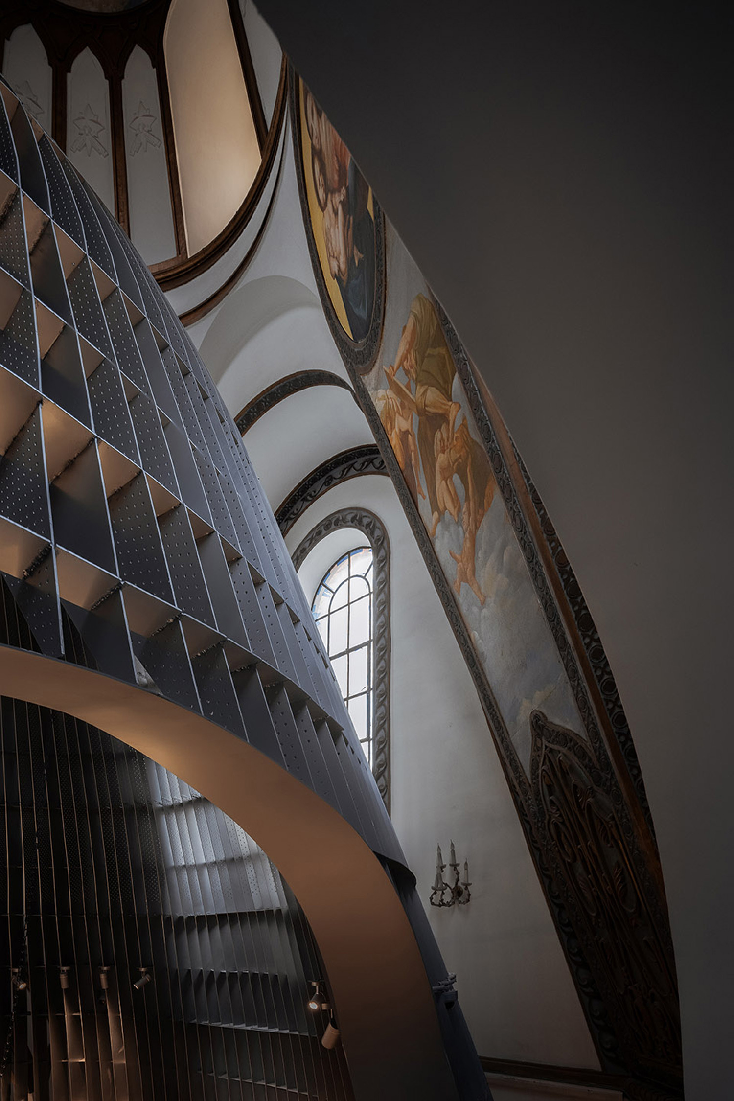 La transformation d'une église en librairie de poêmes La transformation d une eglise en librairie de poemes 5 La-transformation-d-une-eglise-en-librairie-de-poemes-5