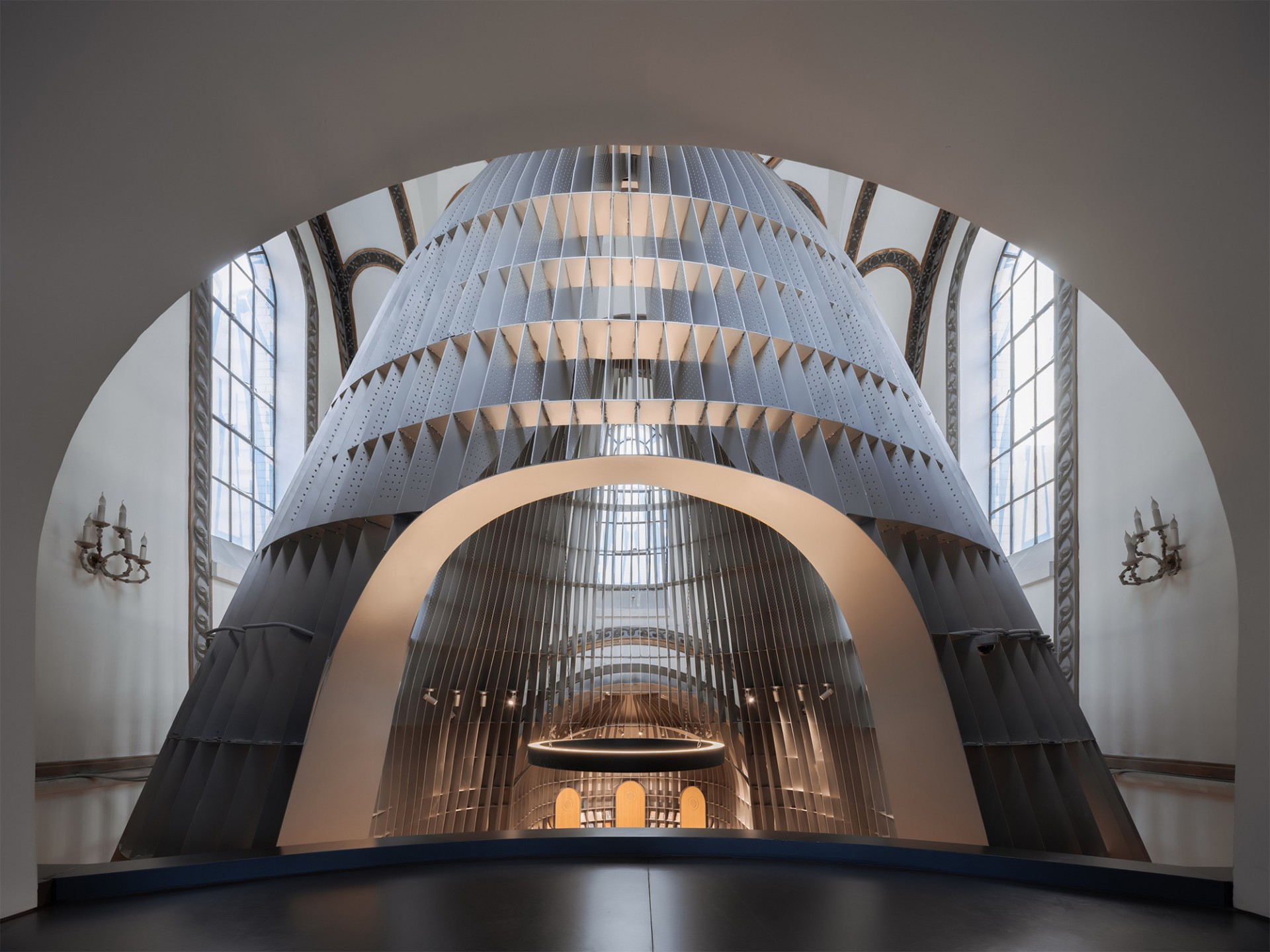 La transformation d'une église en librairie de poêmes La transformation d une eglise en librairie de poemes 8 La-transformation-d-une-eglise-en-librairie-de-poemes-8