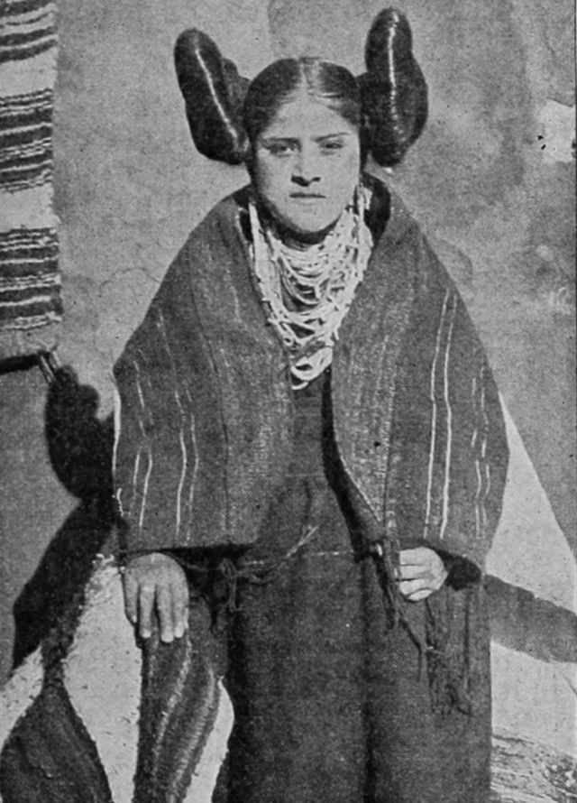 Les coiffures à macarons des indiennes Hopi qui ont inspiré celle de la princesse Leia Les coiffures a macarons des indiennes Hopi qui ont inspire celle de la princesse Leia 18 Les-coiffures-a-macarons-des-indiennes-Hopi-qui-ont-inspire-celle-de-la-princesse-Leia-18