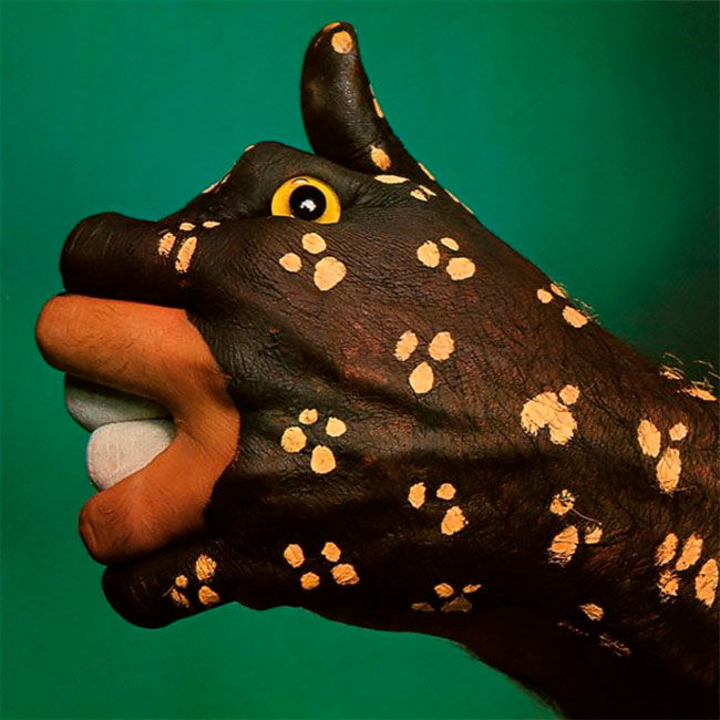 Les fabuleux personnages en body-painting de mains de Mario Mariotti Les personnages en body painting de mains de Mario Mariotti 17 Les-personnages-en-body-painting-de-mains-de-Mario-Mariotti-17