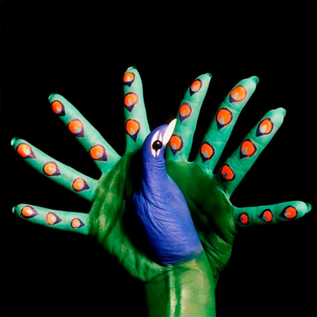 Les fabuleux personnages en body-painting de mains de Mario Mariotti Les personnages en body painting de mains de Mario Mariotti 18 Les-personnages-en-body-painting-de-mains-de-Mario-Mariotti-18