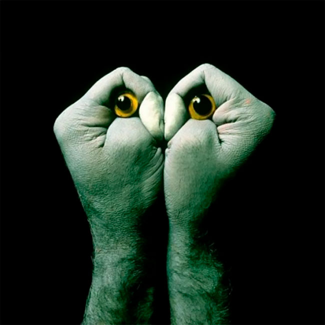 Les fabuleux personnages en body-painting de mains de Mario Mariotti Les personnages en body painting de mains de Mario Mariotti 19 Les-personnages-en-body-painting-de-mains-de-Mario-Mariotti-19