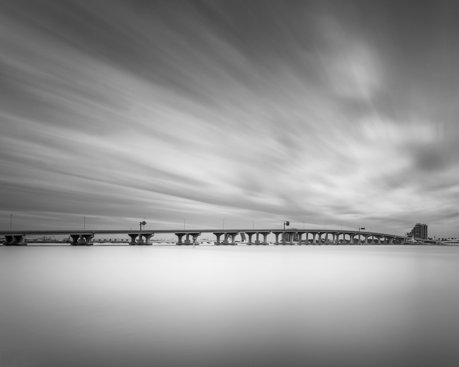 Liminality - des panoramas marins en noir et blanc et en longue exposition par Pygmalion Karatzas Liminality des panoramas marins en noir et blanc et en longue exposition par Pygmalion Karatzas 2 macarthur miami Liminality-des-panoramas-marins-en-noir-et-blanc-et-en-longue-exposition-par-Pygmalion-Karatzas-2-macarthur-miami