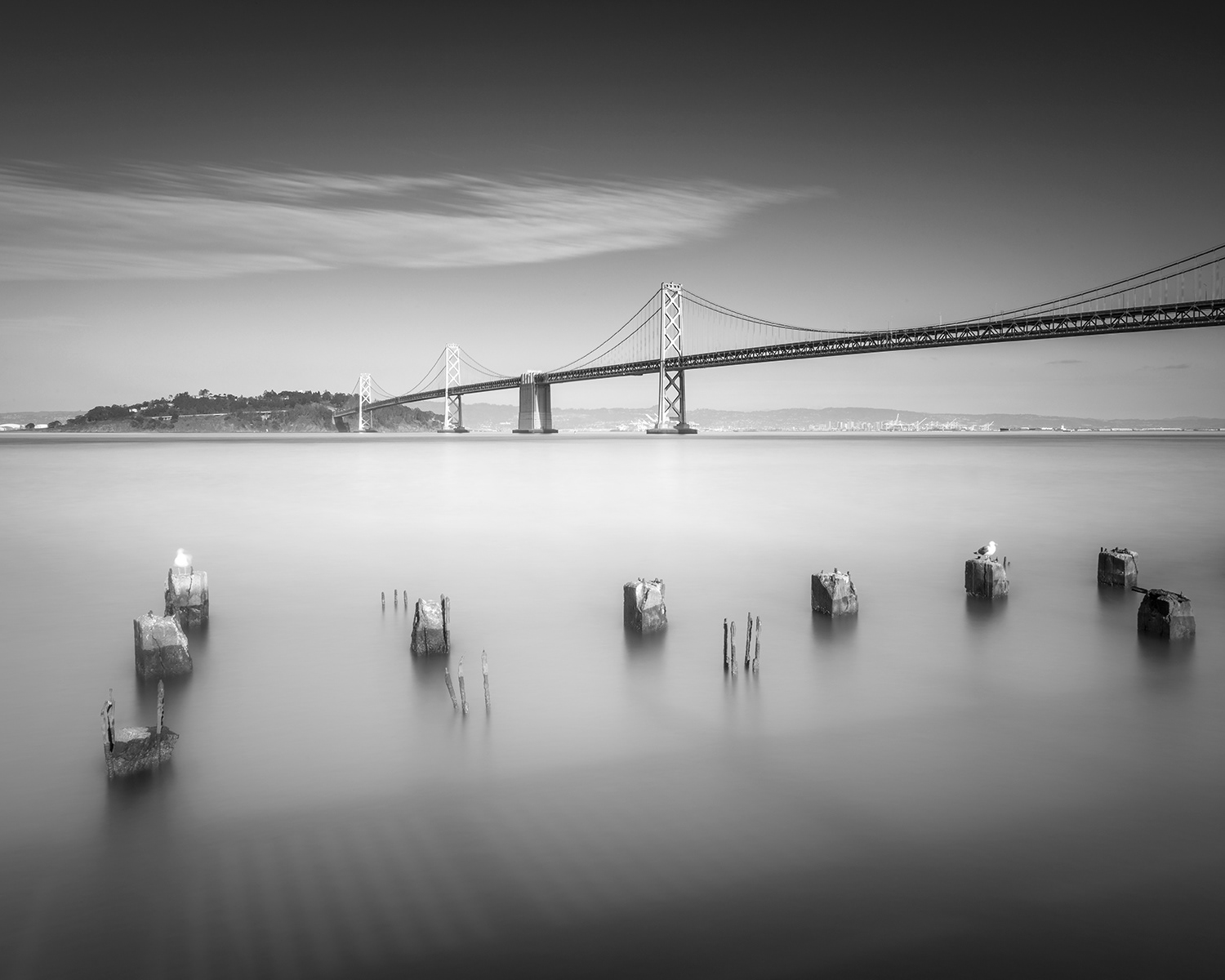 Liminality - des panoramas marins en noir et blanc et en longue exposition par Pygmalion Karatzas Liminality des panoramas marins en noir et blanc et en longue exposition par Pygmalion Karatzas 5 bay bridge san francisco Liminality-des-panoramas-marins-en-noir-et-blanc-et-en-longue-exposition-par-Pygmalion-Karatzas-5-bay-bridge-san-francisco